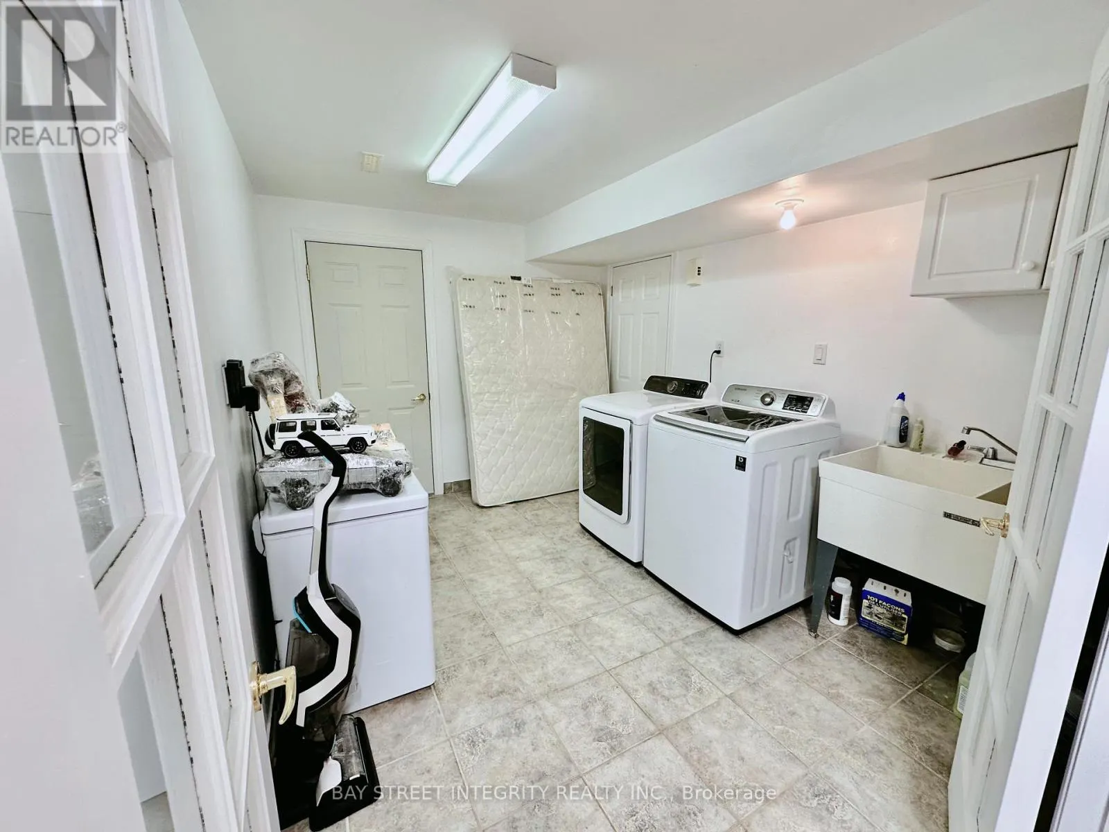 32 SAIL CRESCENT