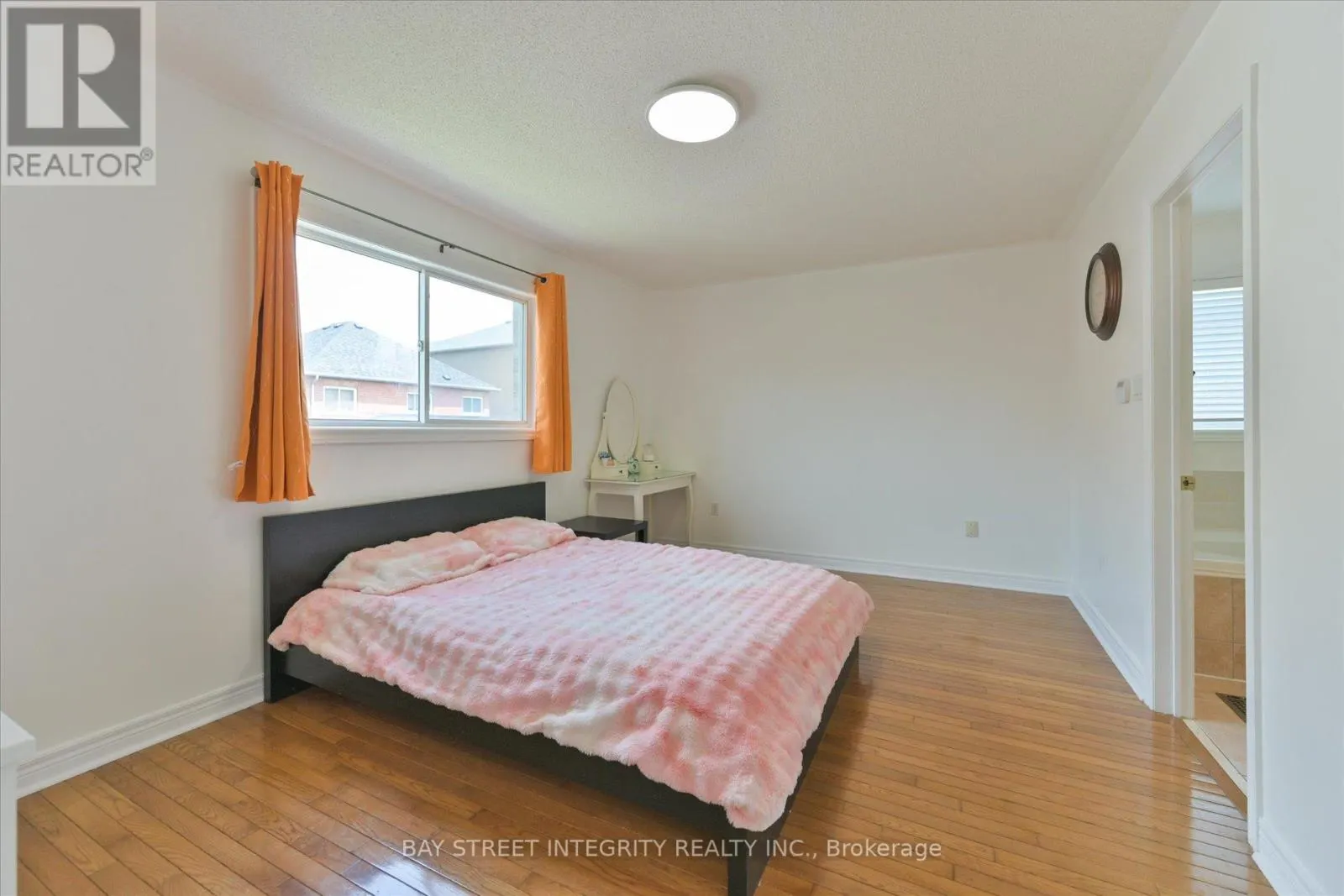 32 SAIL CRESCENT
