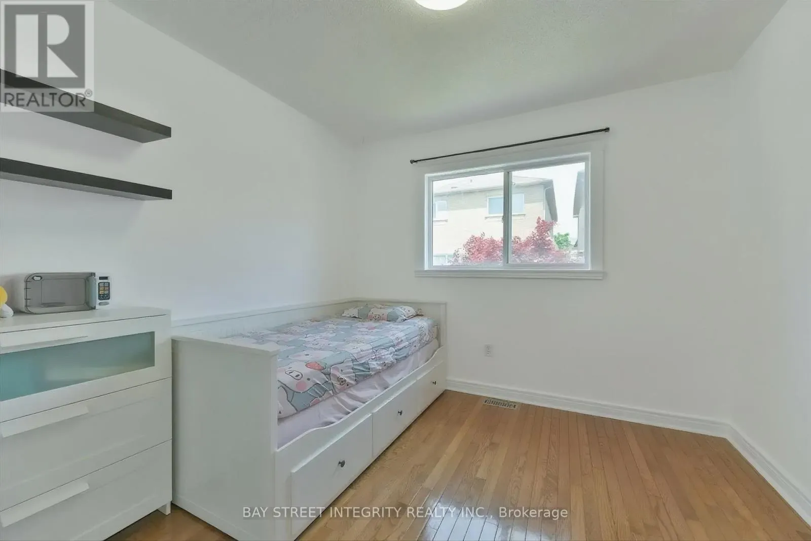 32 SAIL CRESCENT
