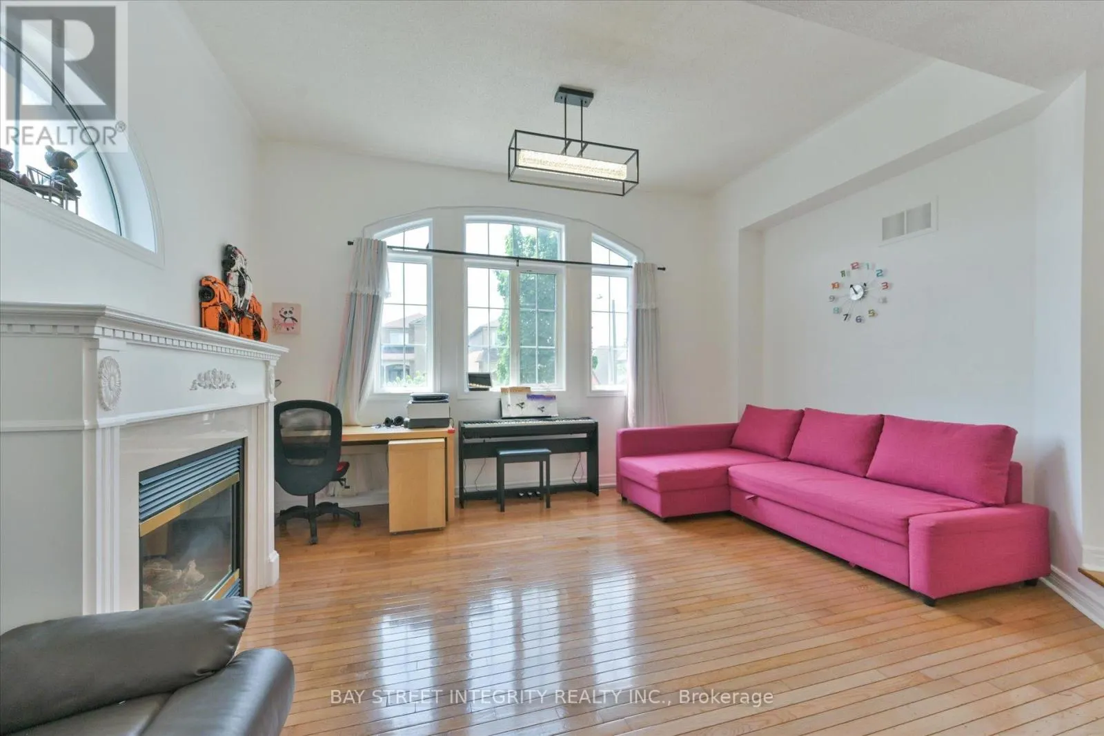 32 SAIL CRESCENT
