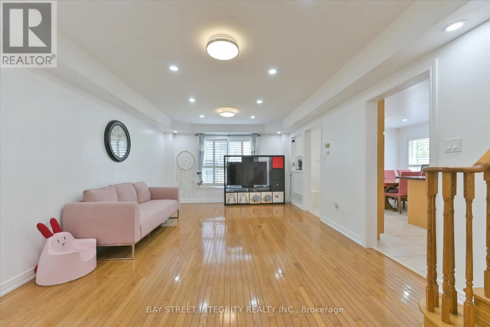 32 SAIL CRESCENT