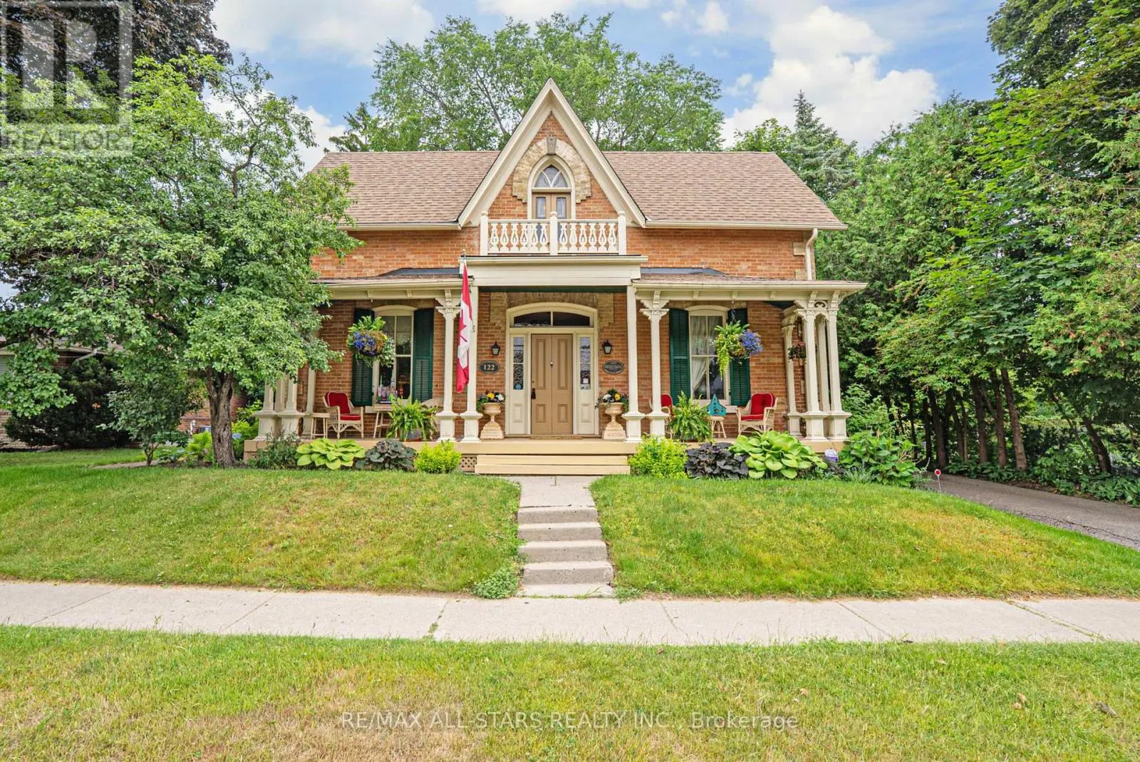 122 BROCK STREET E