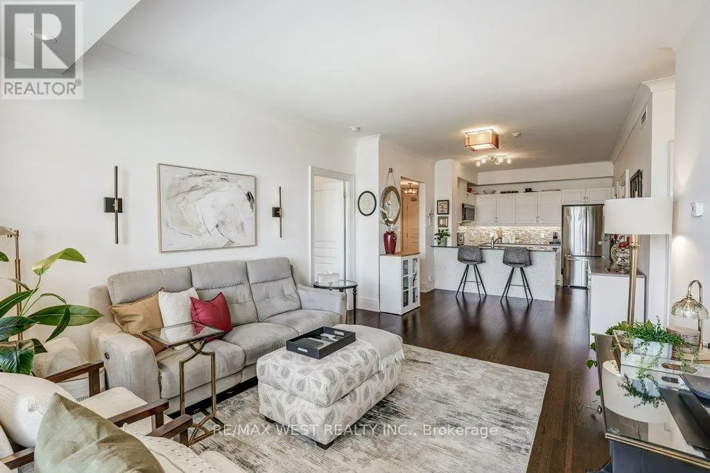 404 - 35 BAKER HILL BOULEVARD