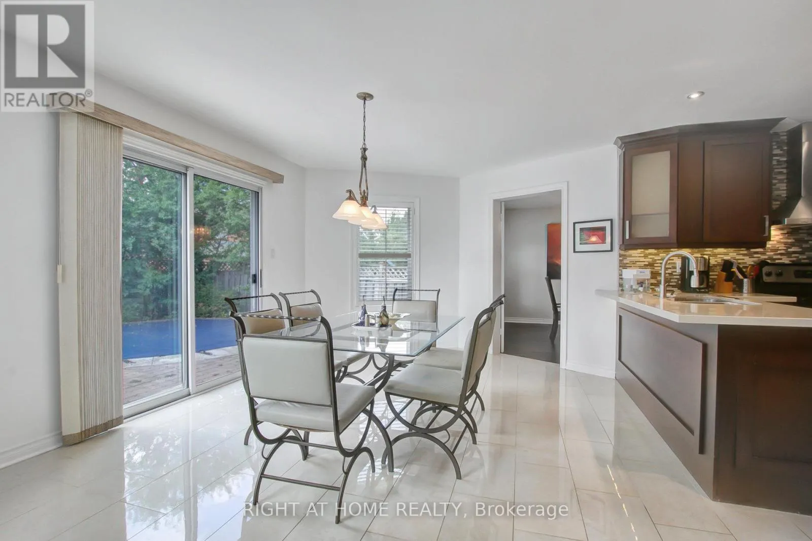 53 WALTHAM CRESCENT