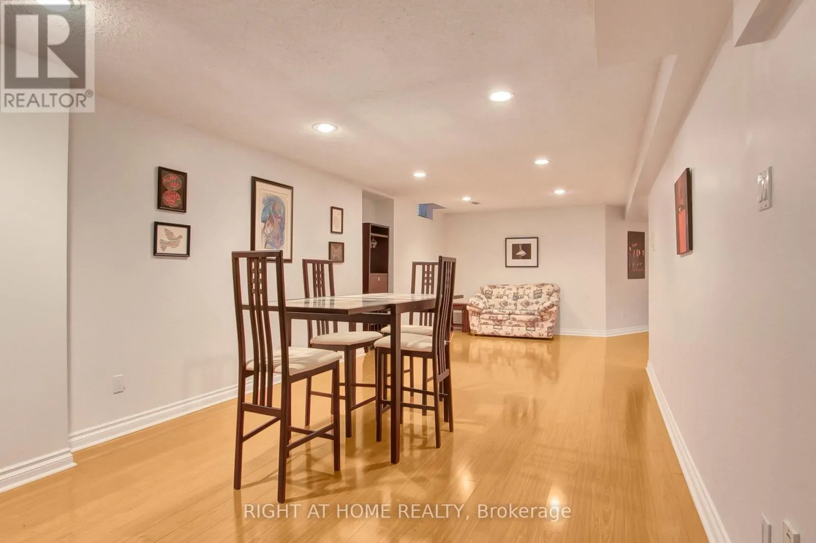 53 WALTHAM CRESCENT