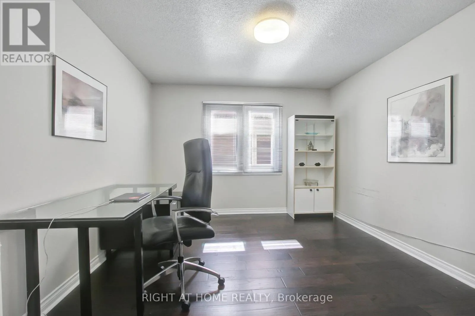 53 WALTHAM CRESCENT