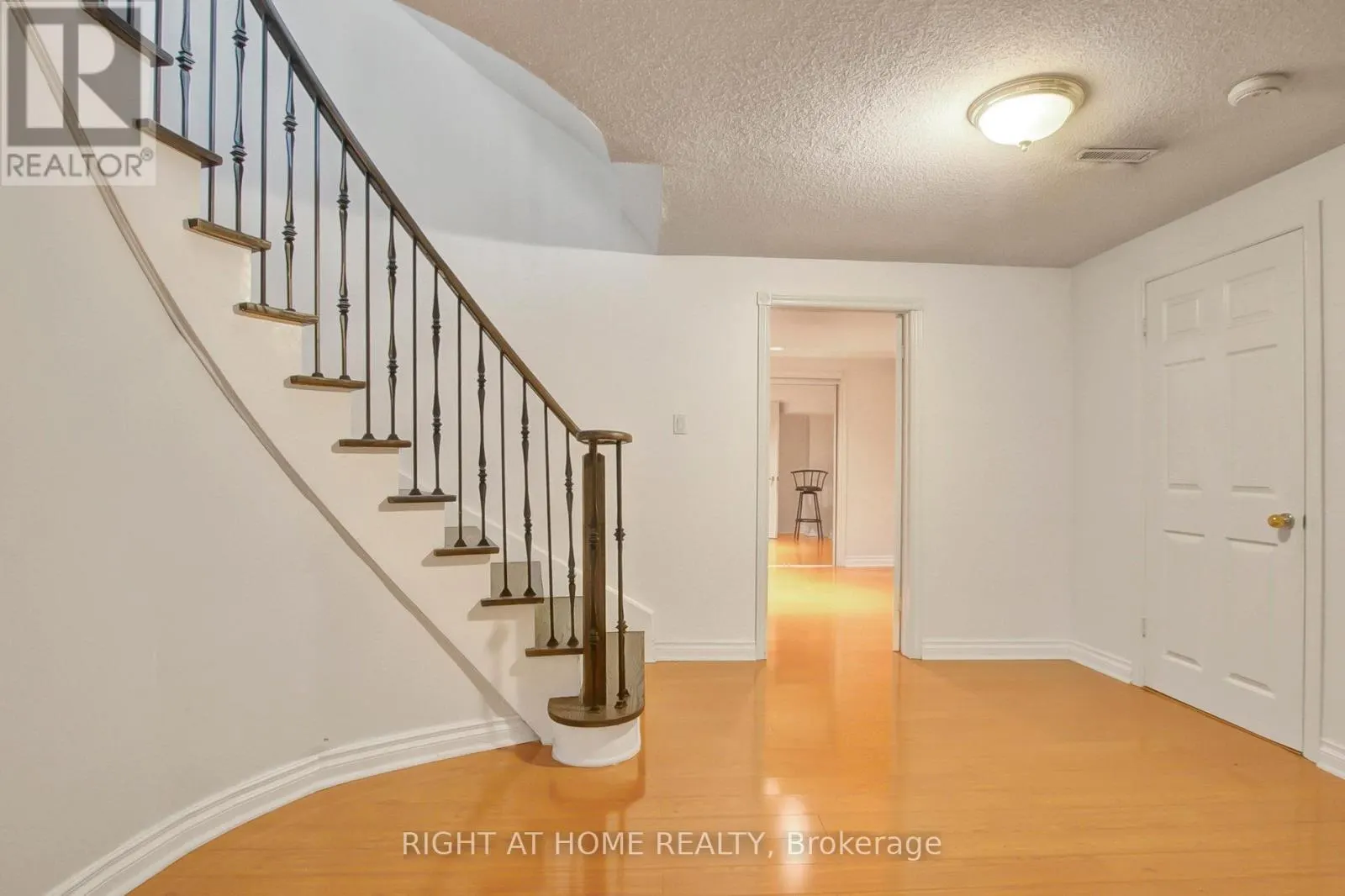 53 WALTHAM CRESCENT