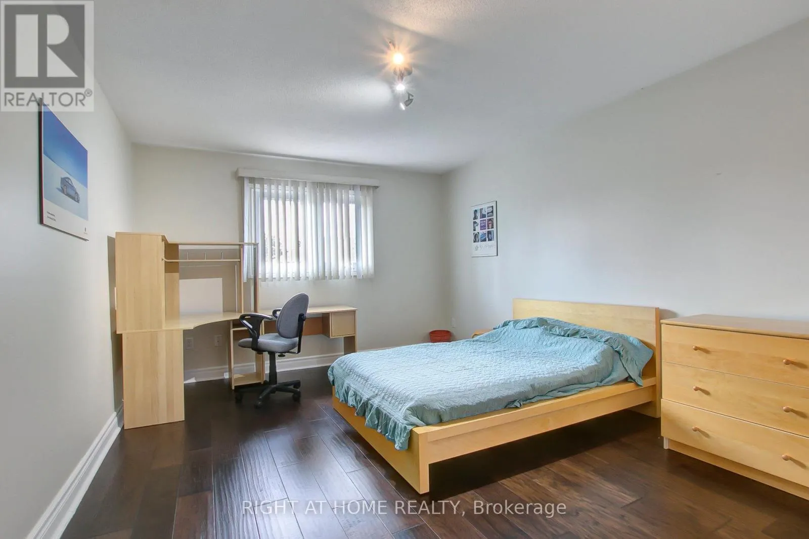 53 WALTHAM CRESCENT