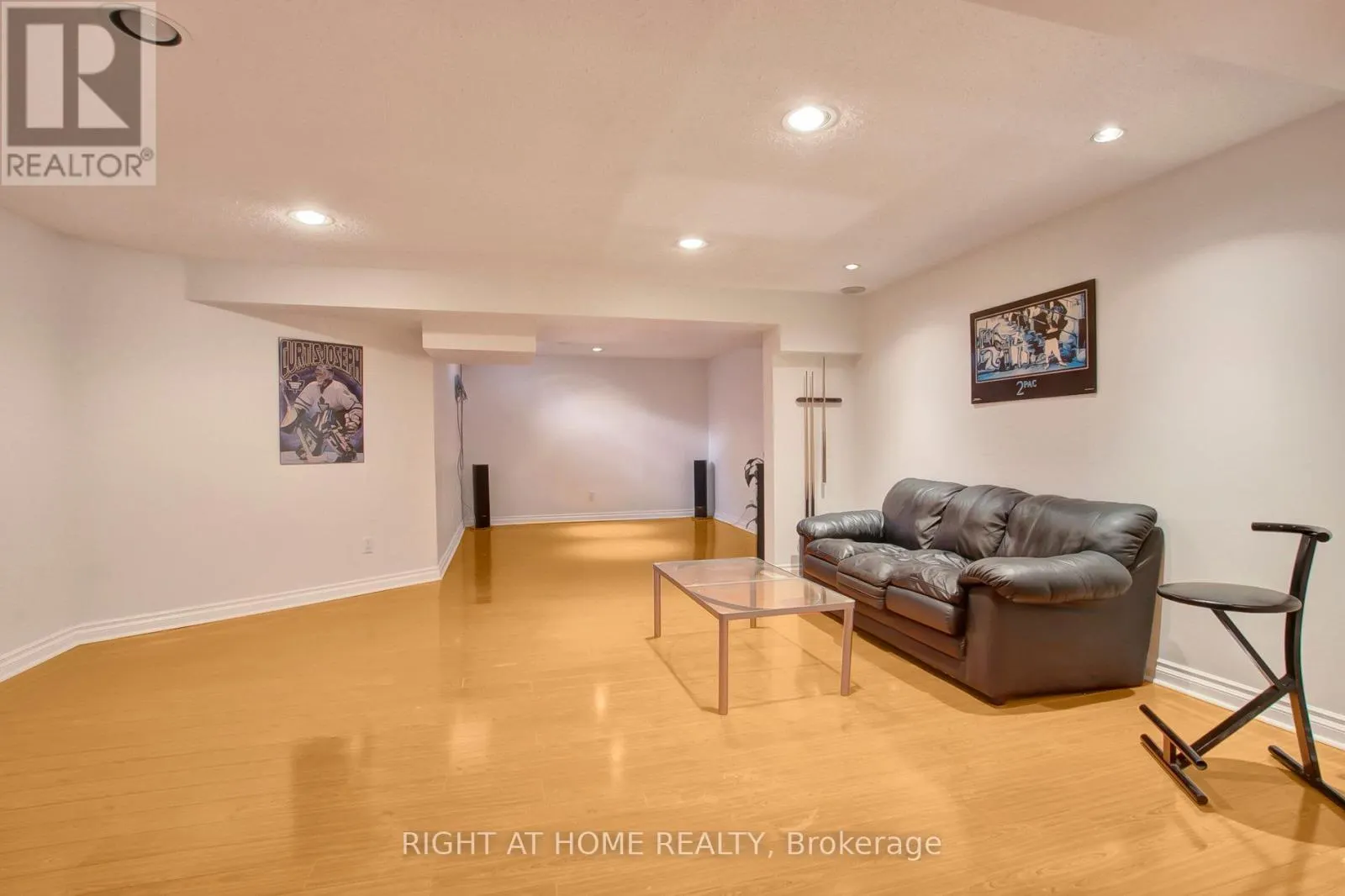 53 WALTHAM CRESCENT