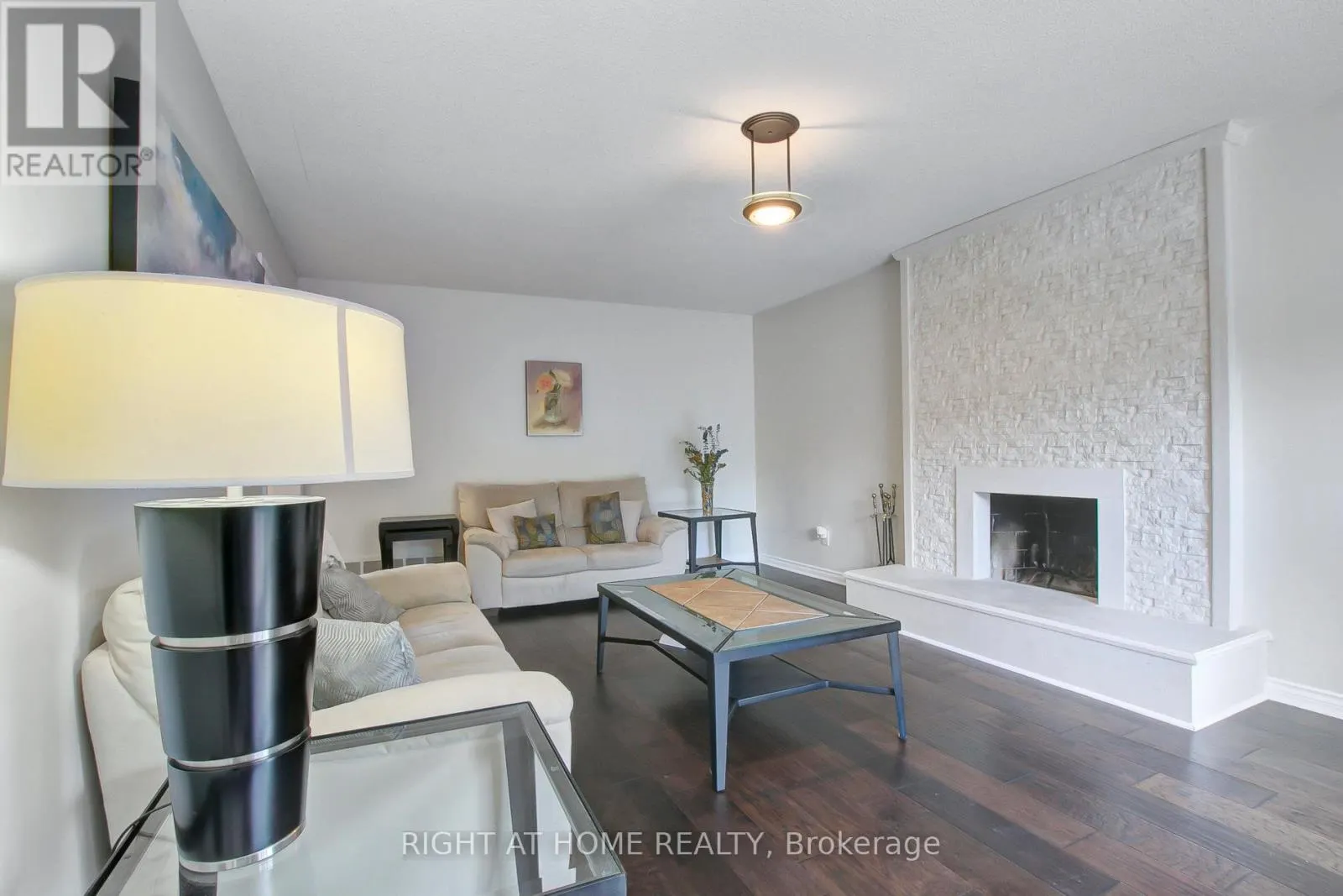53 WALTHAM CRESCENT
