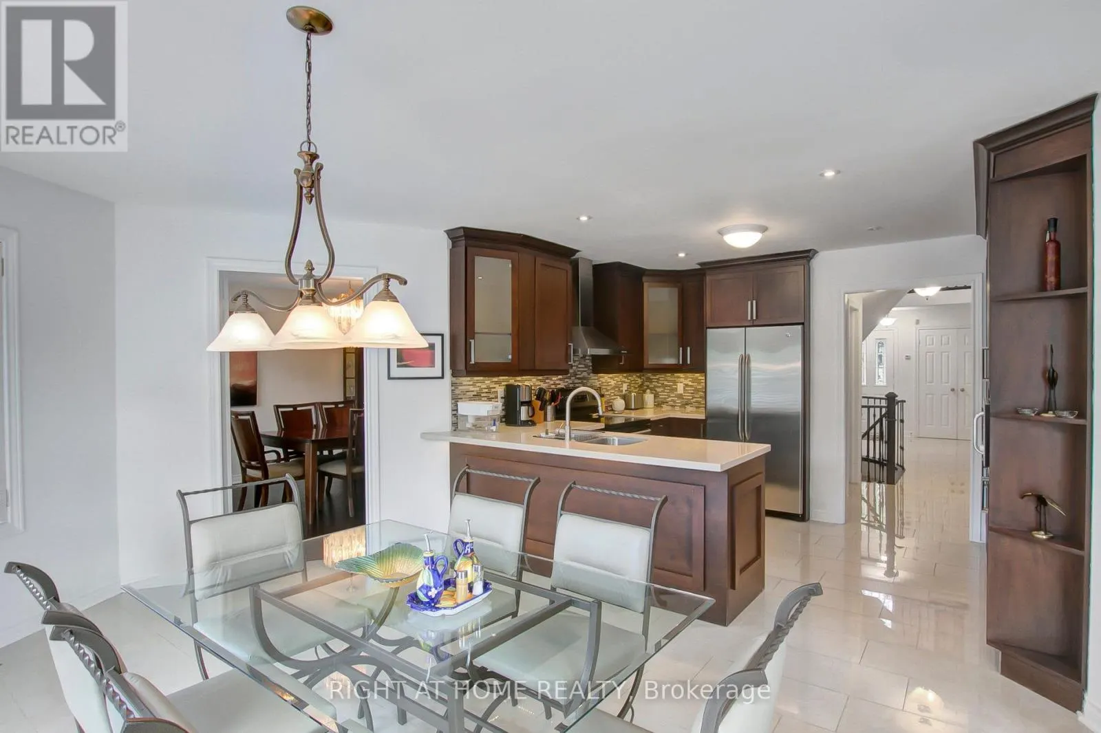 53 WALTHAM CRESCENT