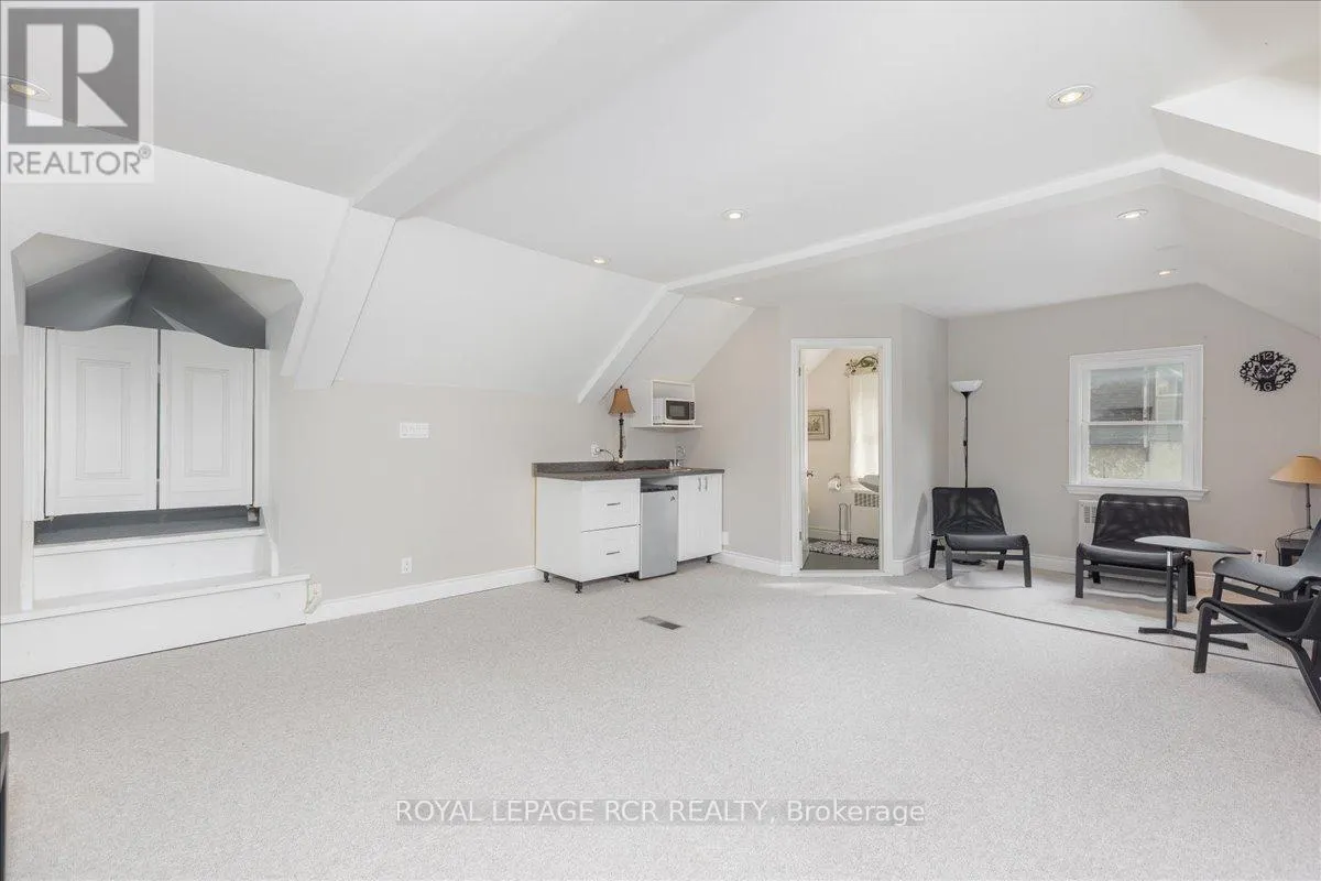50 WELLINGTON STREET E