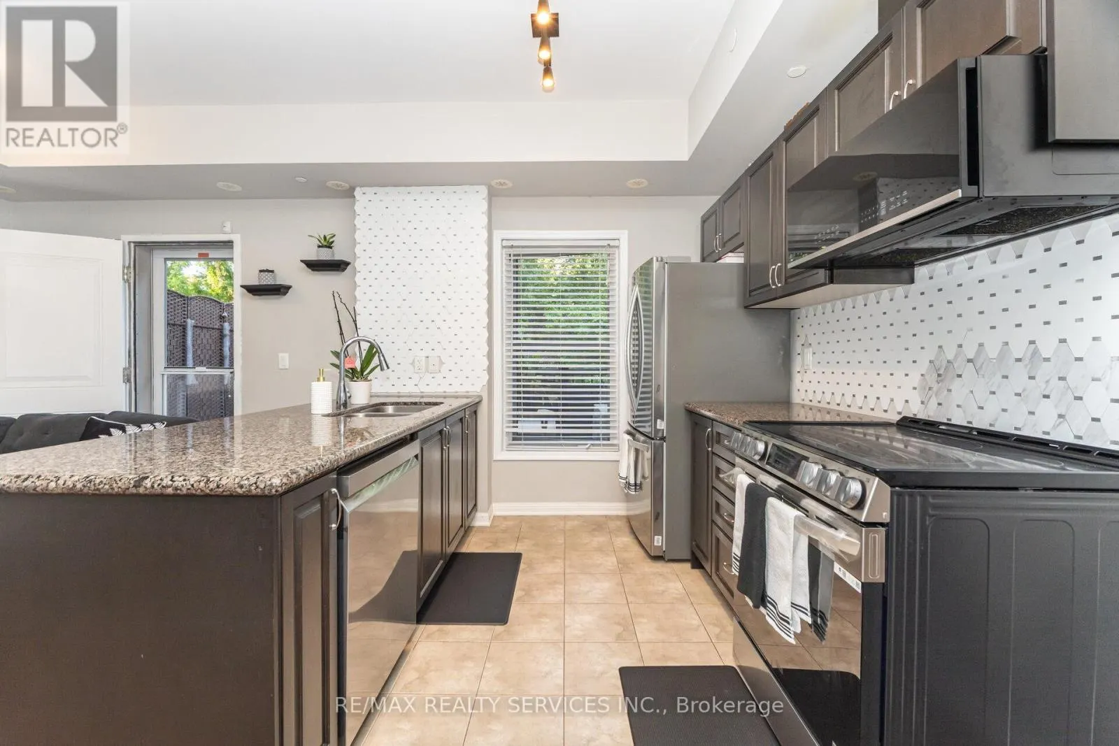 106 - 9589 KEELE STREET