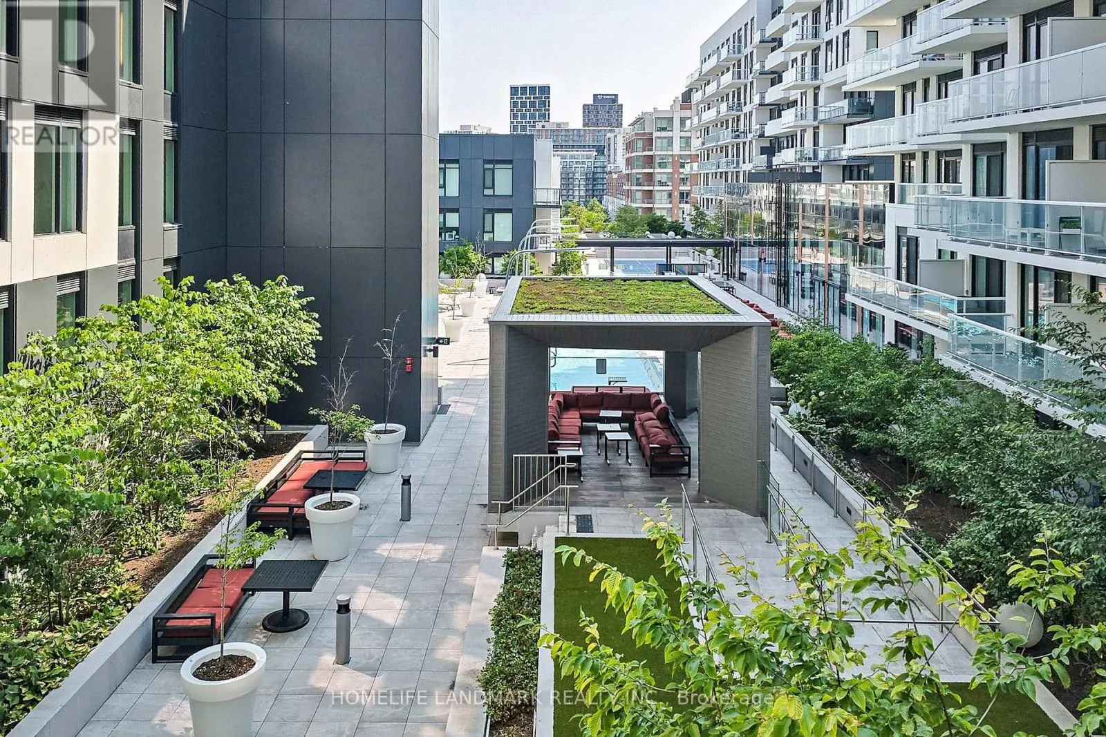 730 - 10 ROUGE VALLEY DRIVE W