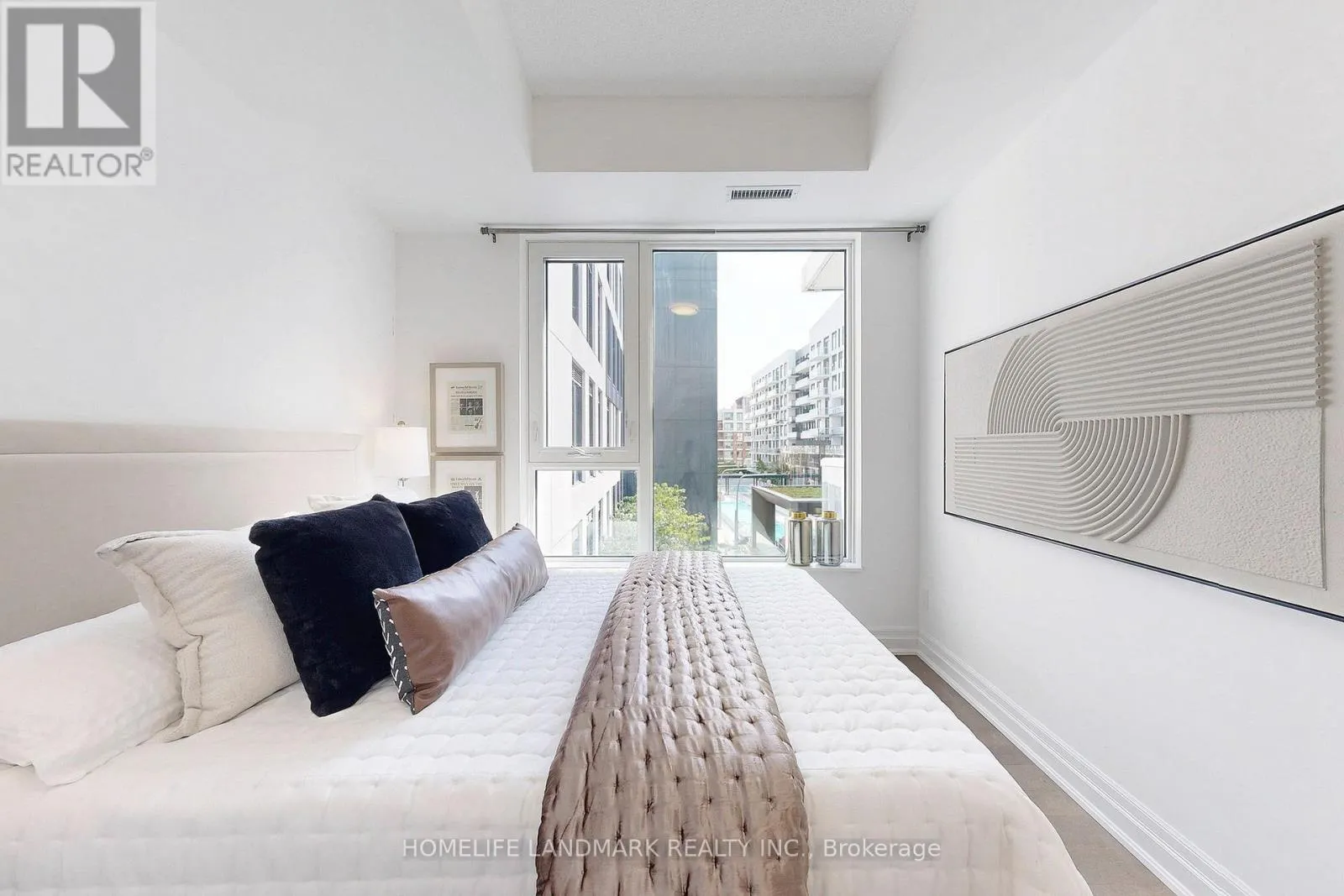 730 - 10 ROUGE VALLEY DRIVE W