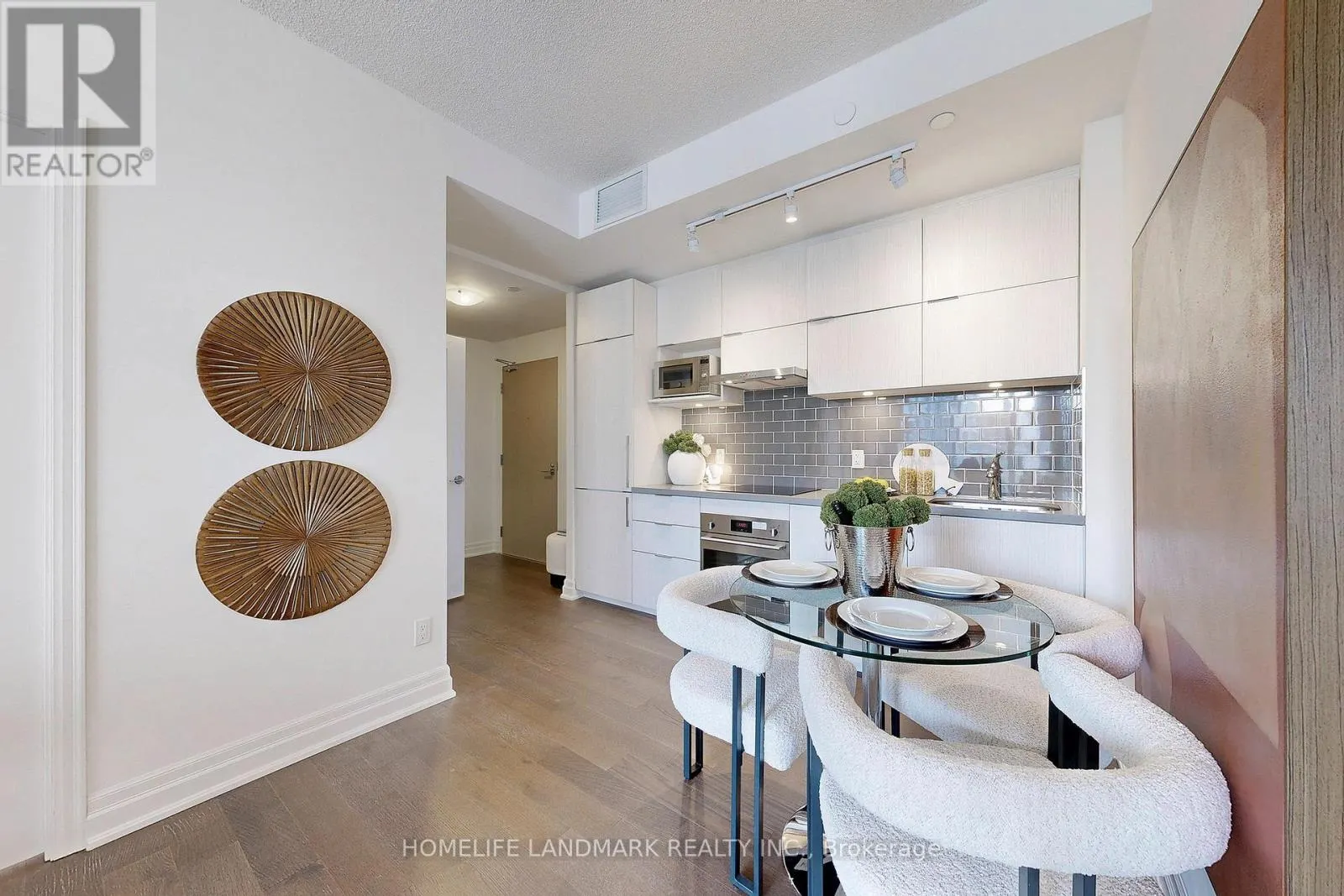 730 - 10 ROUGE VALLEY DRIVE W