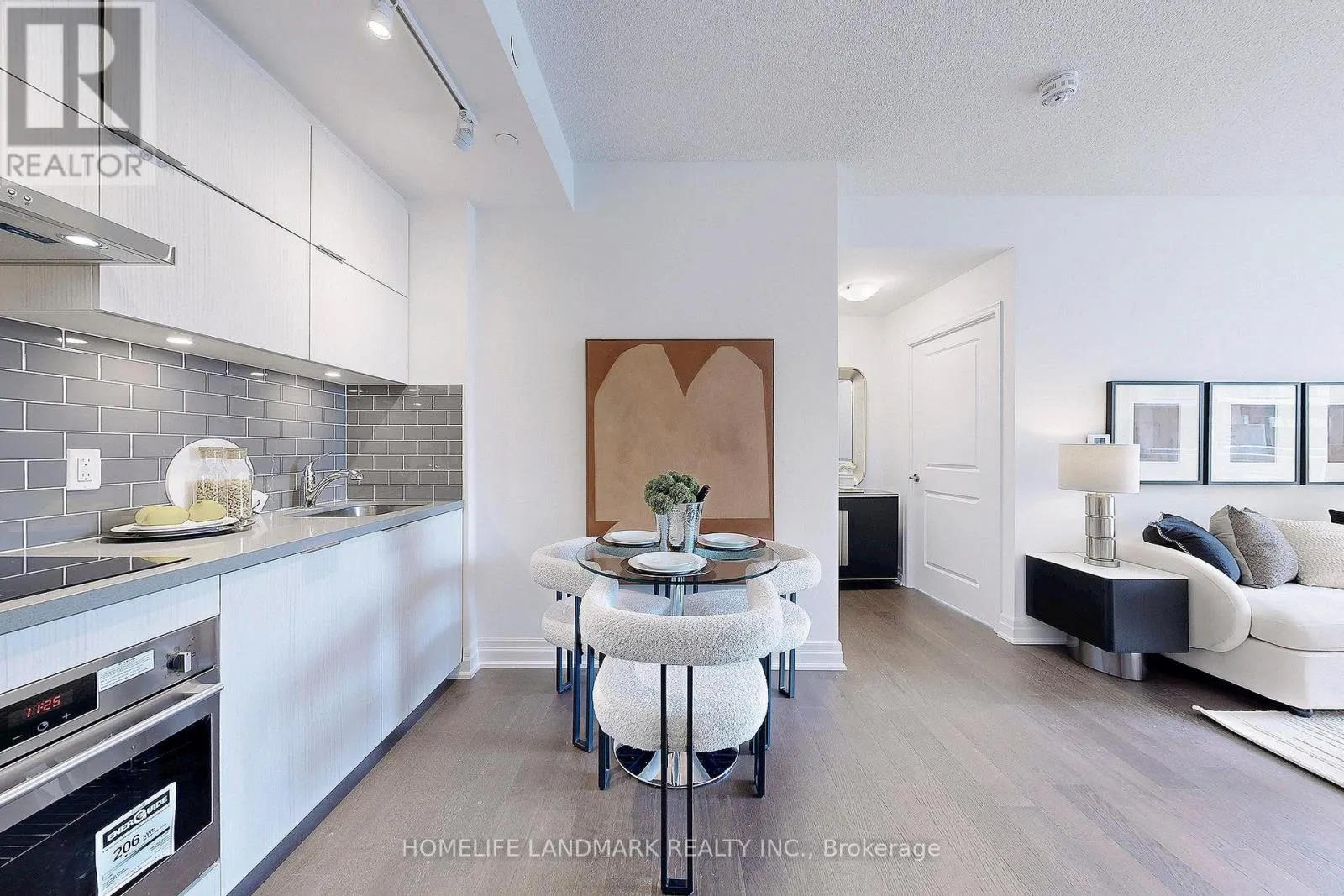 730 - 10 ROUGE VALLEY DRIVE W