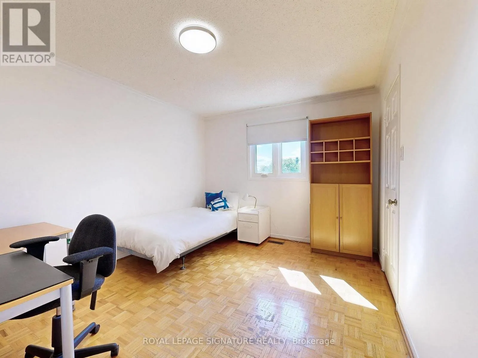 48 MILLCROFT WAY