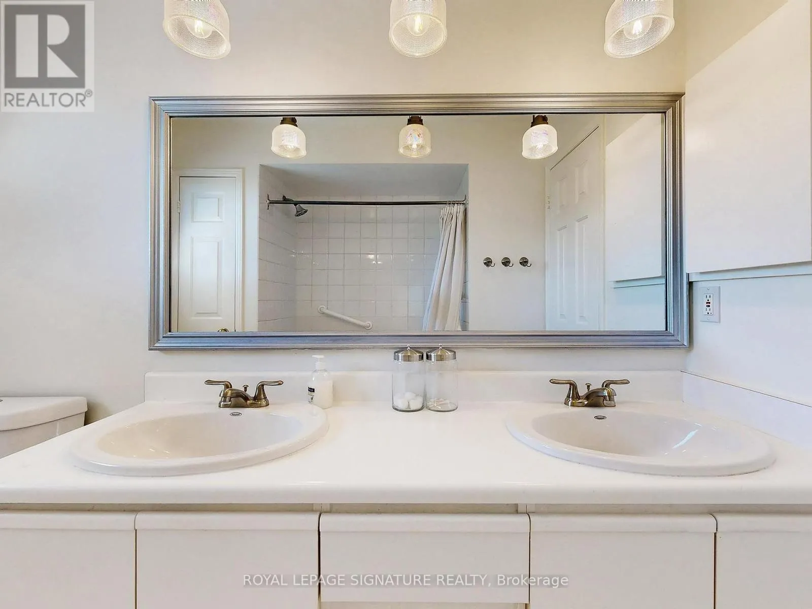 48 MILLCROFT WAY