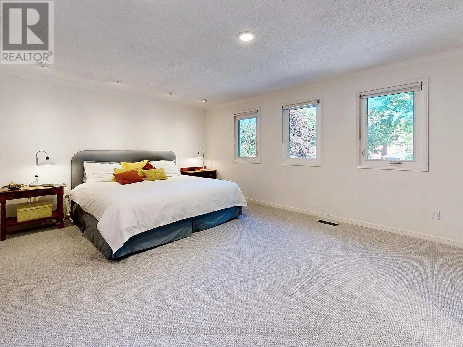 48 MILLCROFT WAY