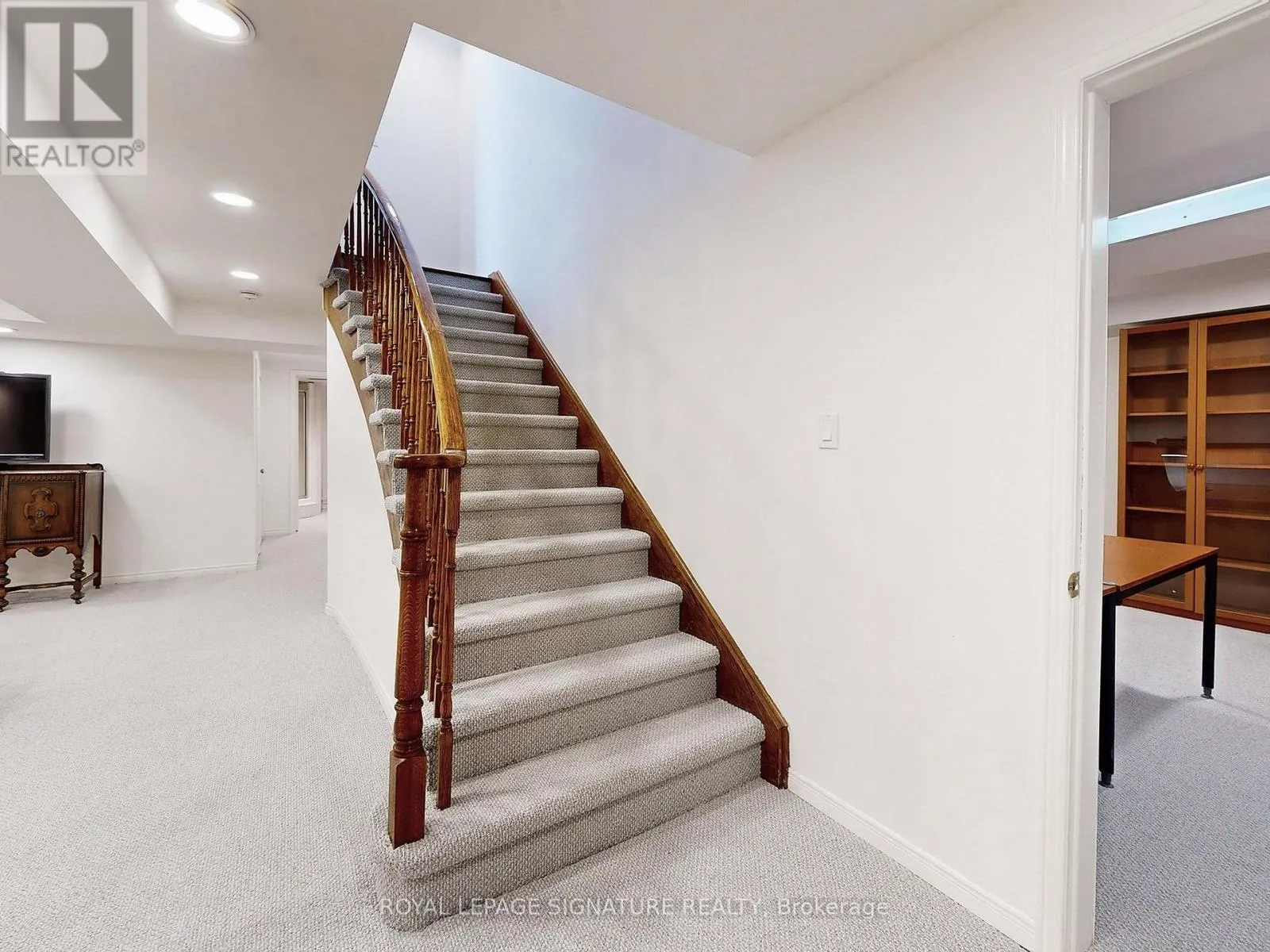 48 MILLCROFT WAY