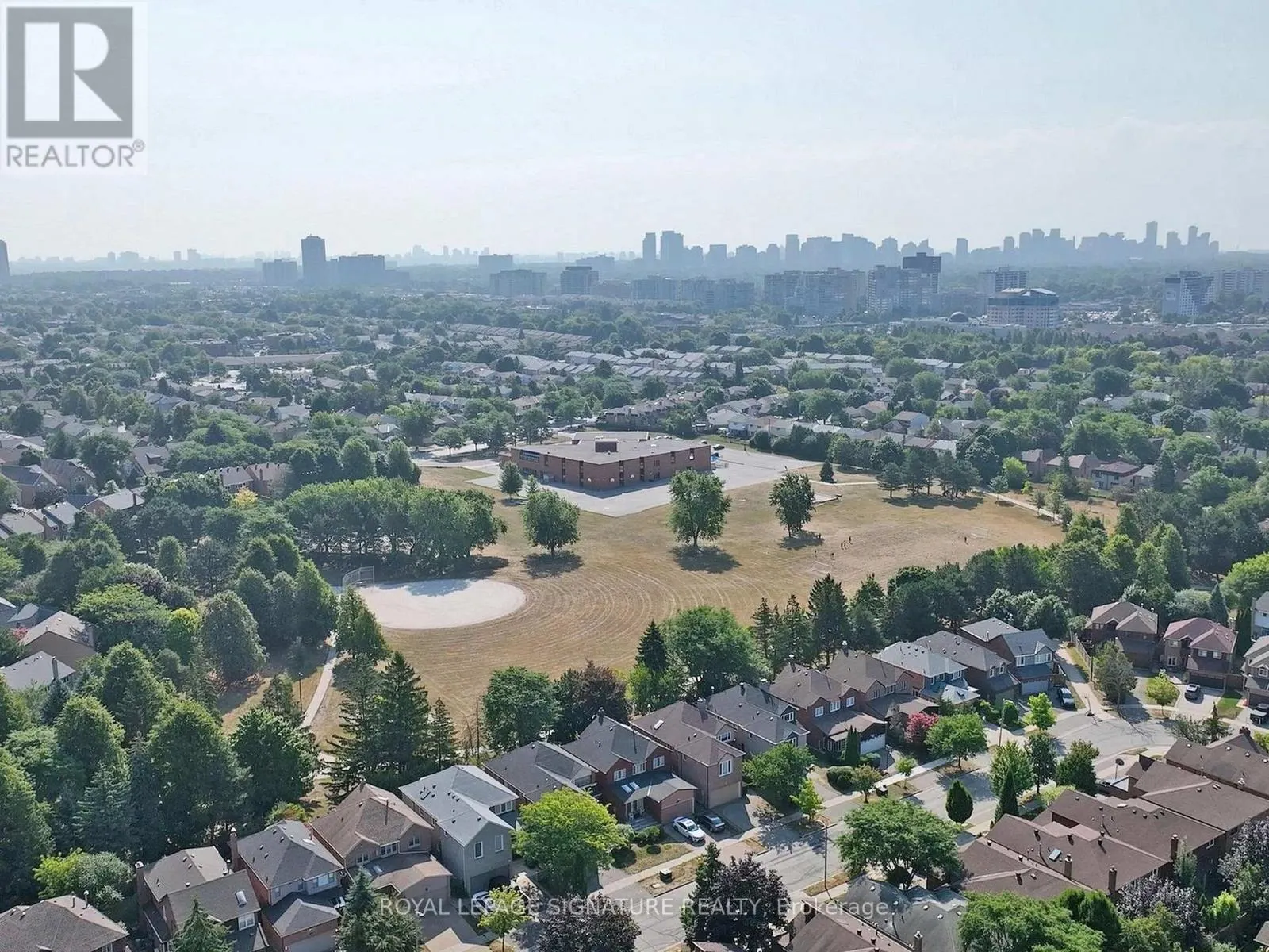 48 MILLCROFT WAY