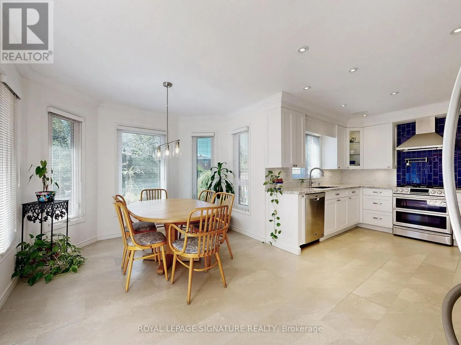 48 MILLCROFT WAY