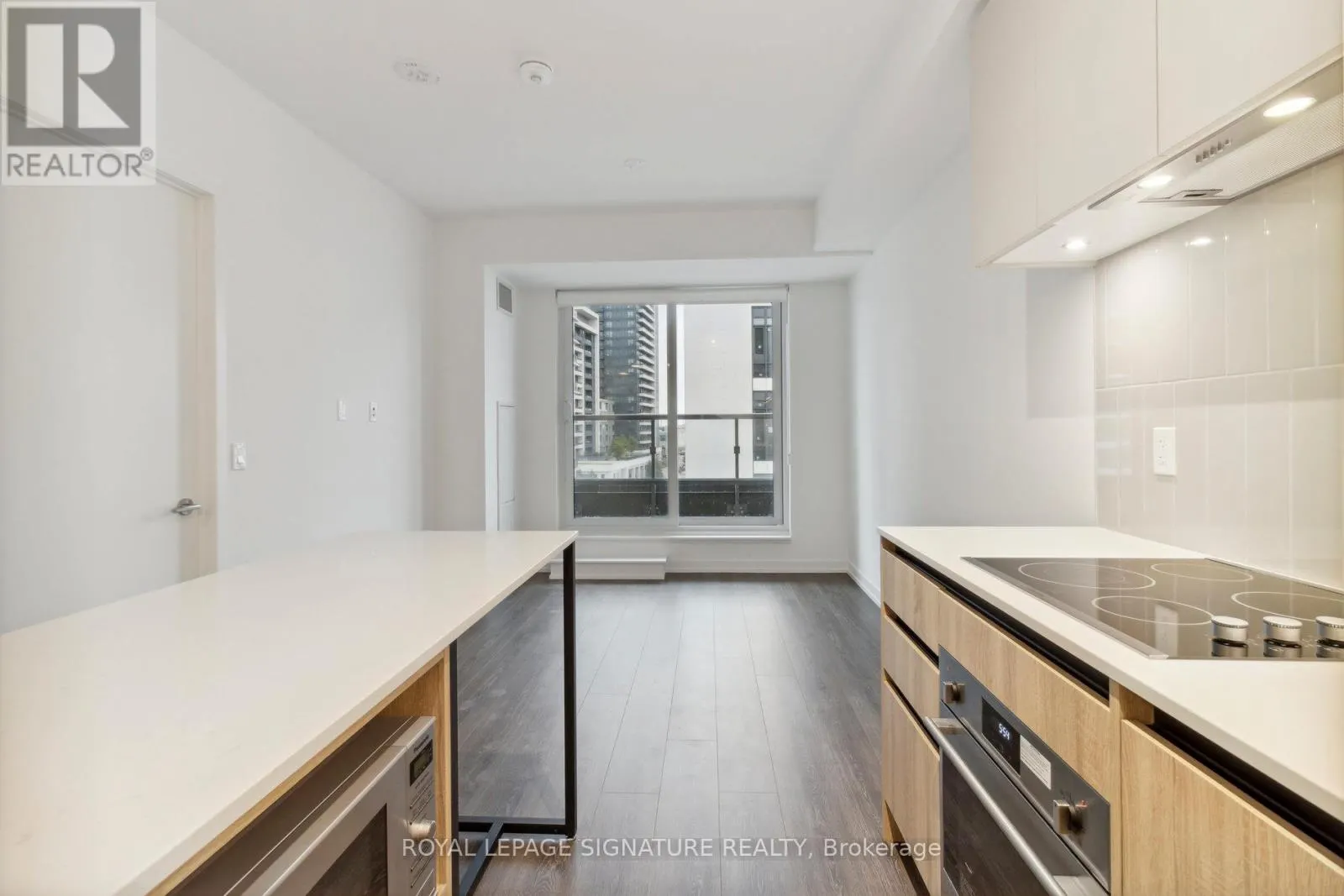 510 - 8 BEVERLEY GLEN BOULEVARD