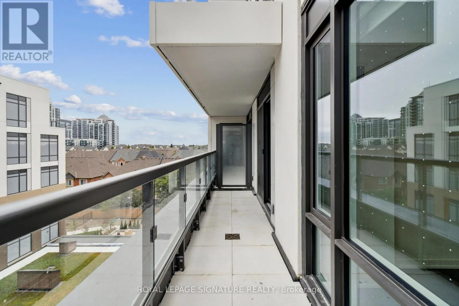 510 - 8 BEVERLEY GLEN BOULEVARD