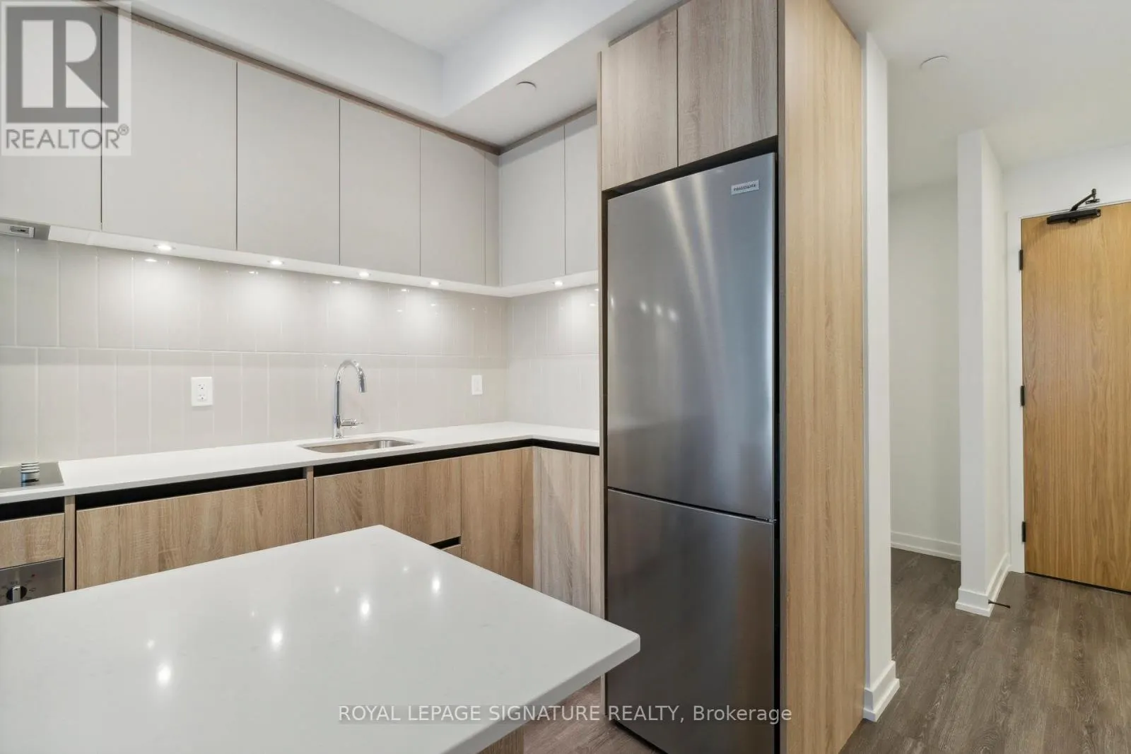 510 - 8 BEVERLEY GLEN BOULEVARD