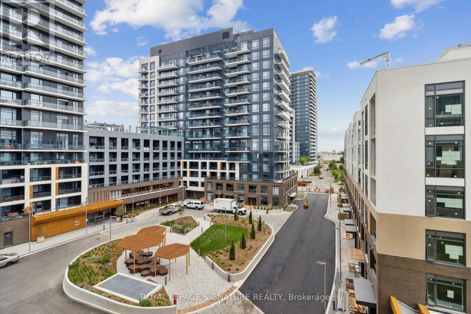 510 - 8 BEVERLEY GLEN BOULEVARD