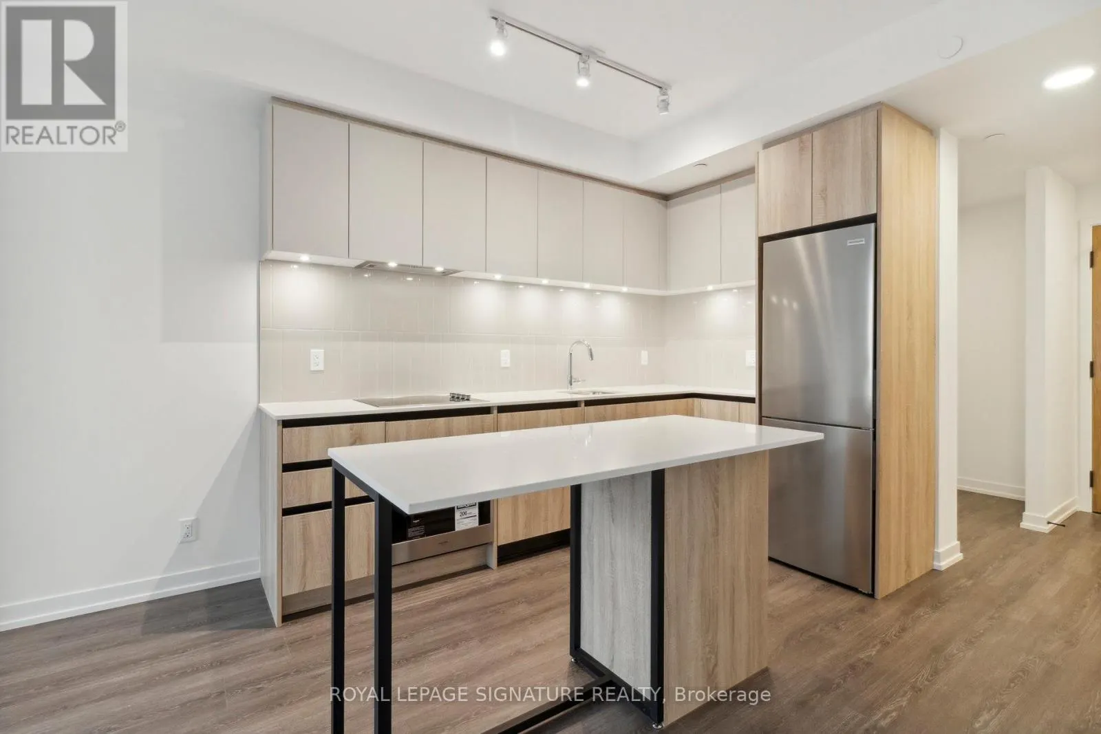 510 - 8 BEVERLEY GLEN BOULEVARD