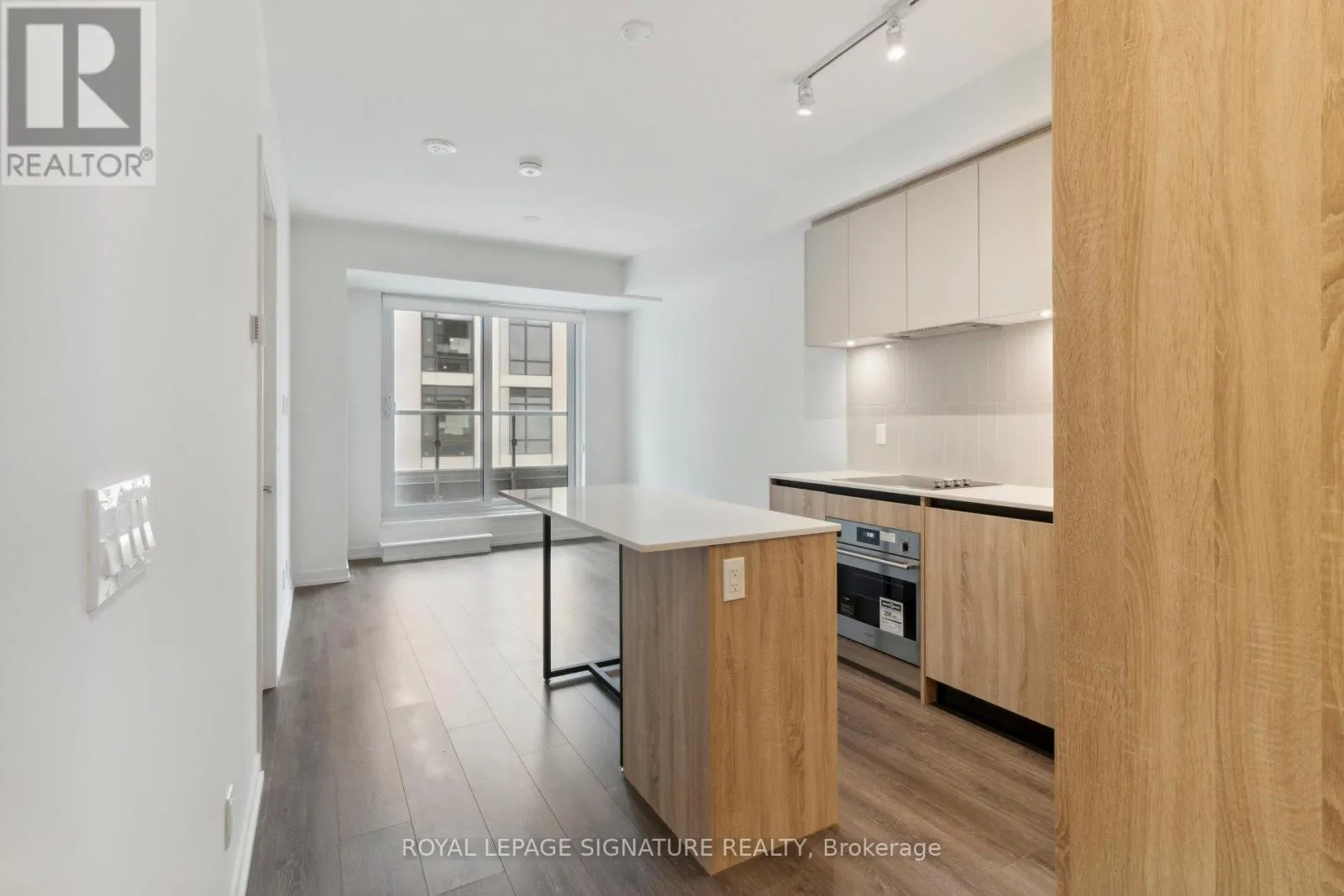 510 - 8 BEVERLEY GLEN BOULEVARD