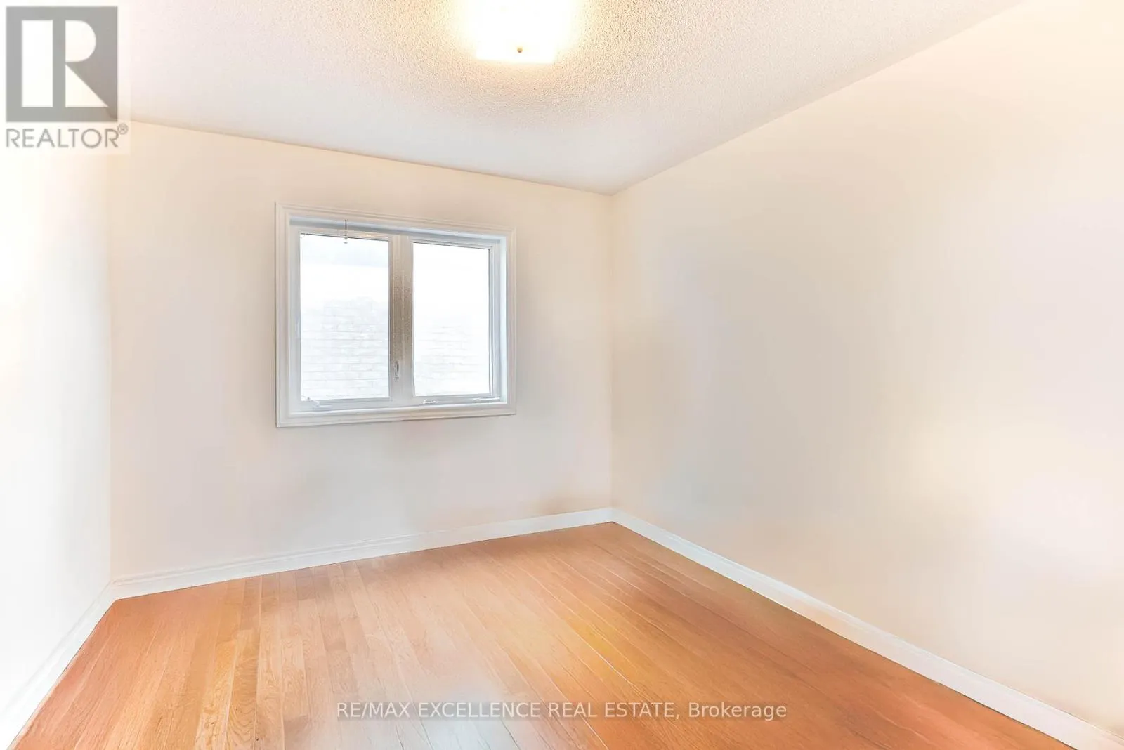 2 MANTLE AVENUE