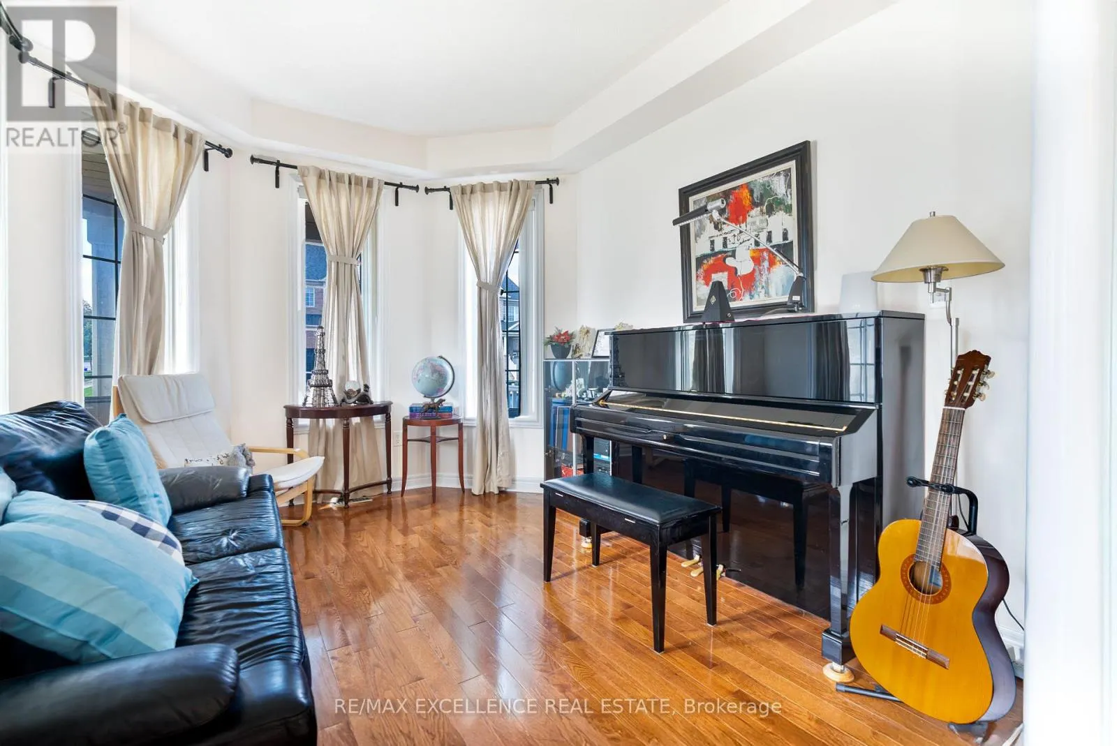 2 MANTLE AVENUE