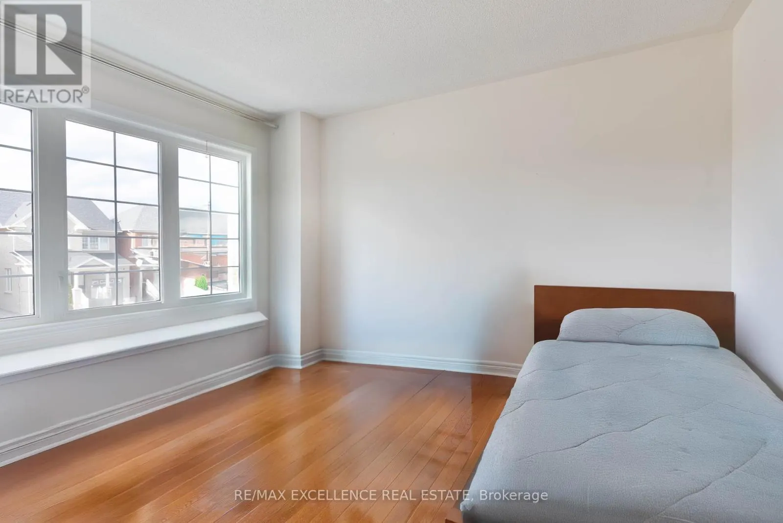 2 MANTLE AVENUE
