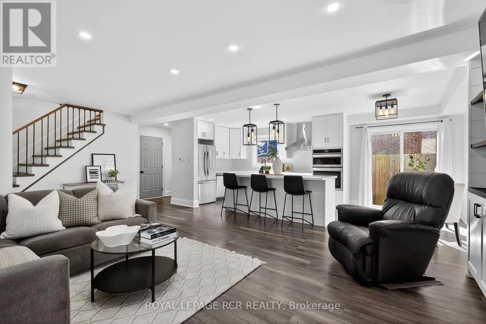 179 TUPPER STREET W