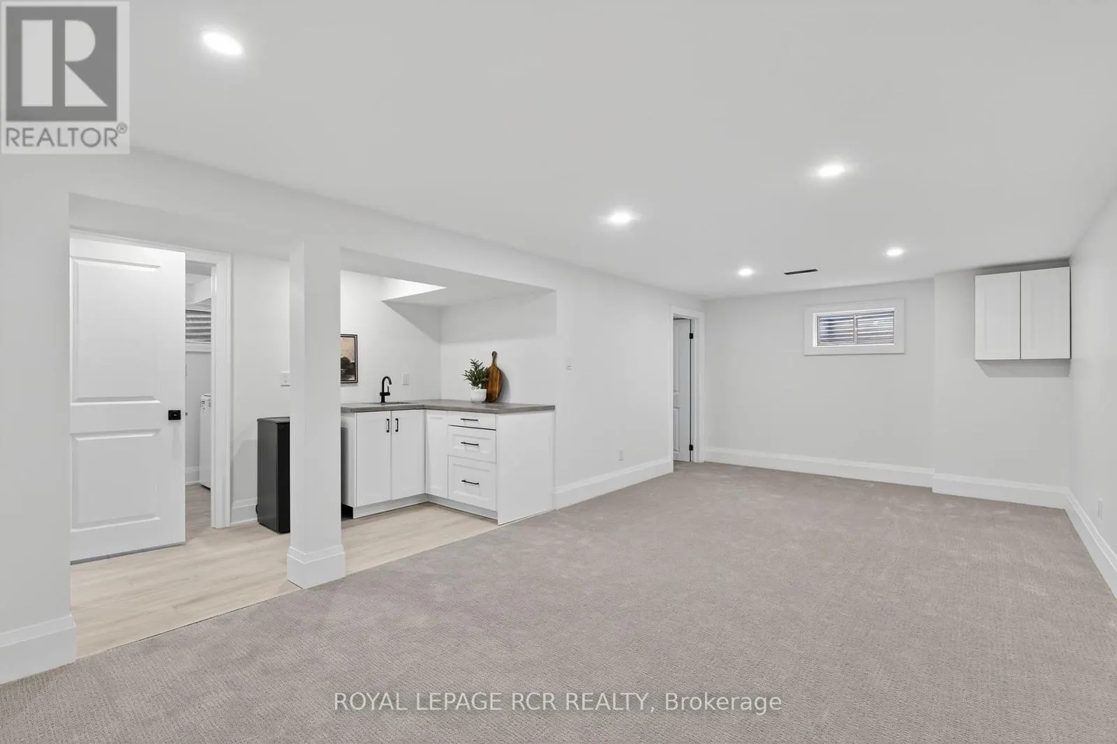 179 TUPPER STREET W