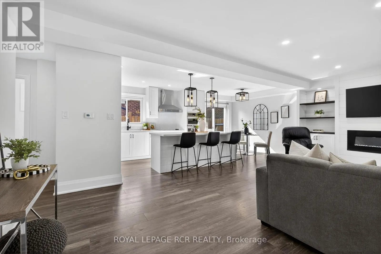 179 TUPPER STREET W
