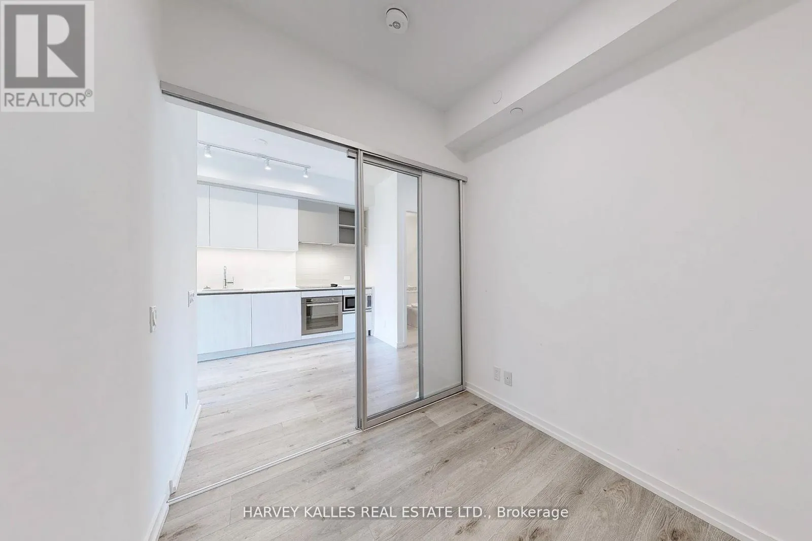 2807 - 7890 JANE STREET