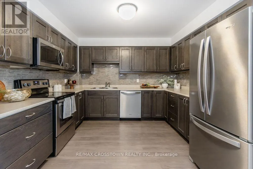 418 - 420 WILLIAM GRAHAM DRIVE