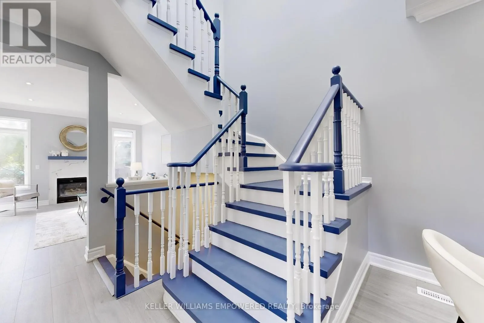 71 MANSFIELD LANE