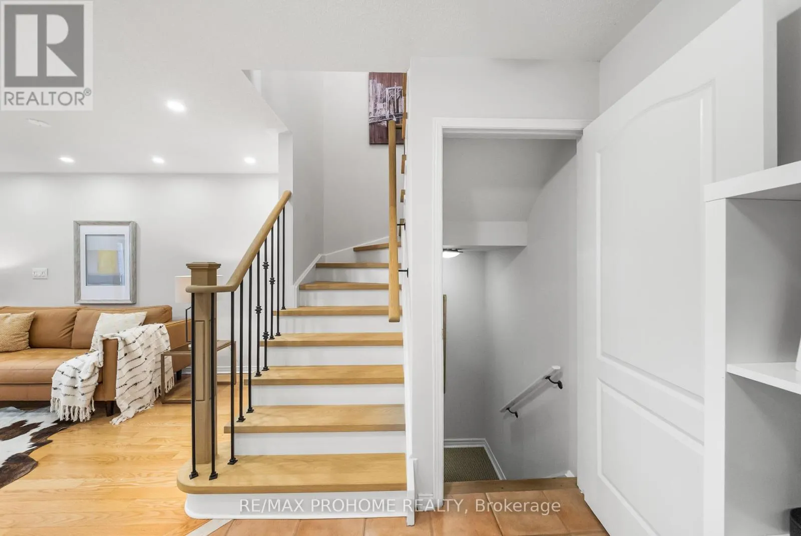 144 DEEPSPRING CRESCENT