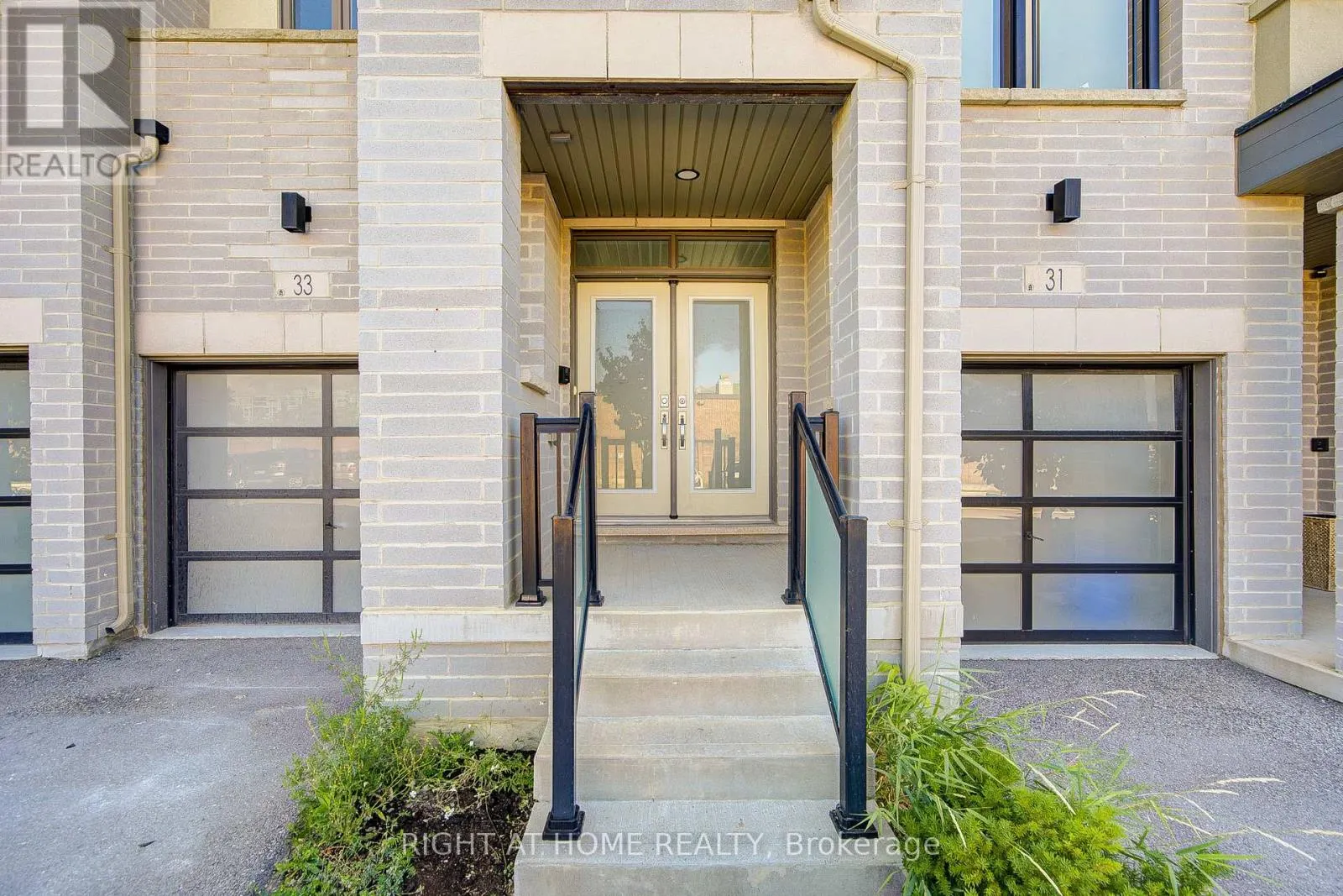 UPPER - 33 JOHN STOCKS WAY