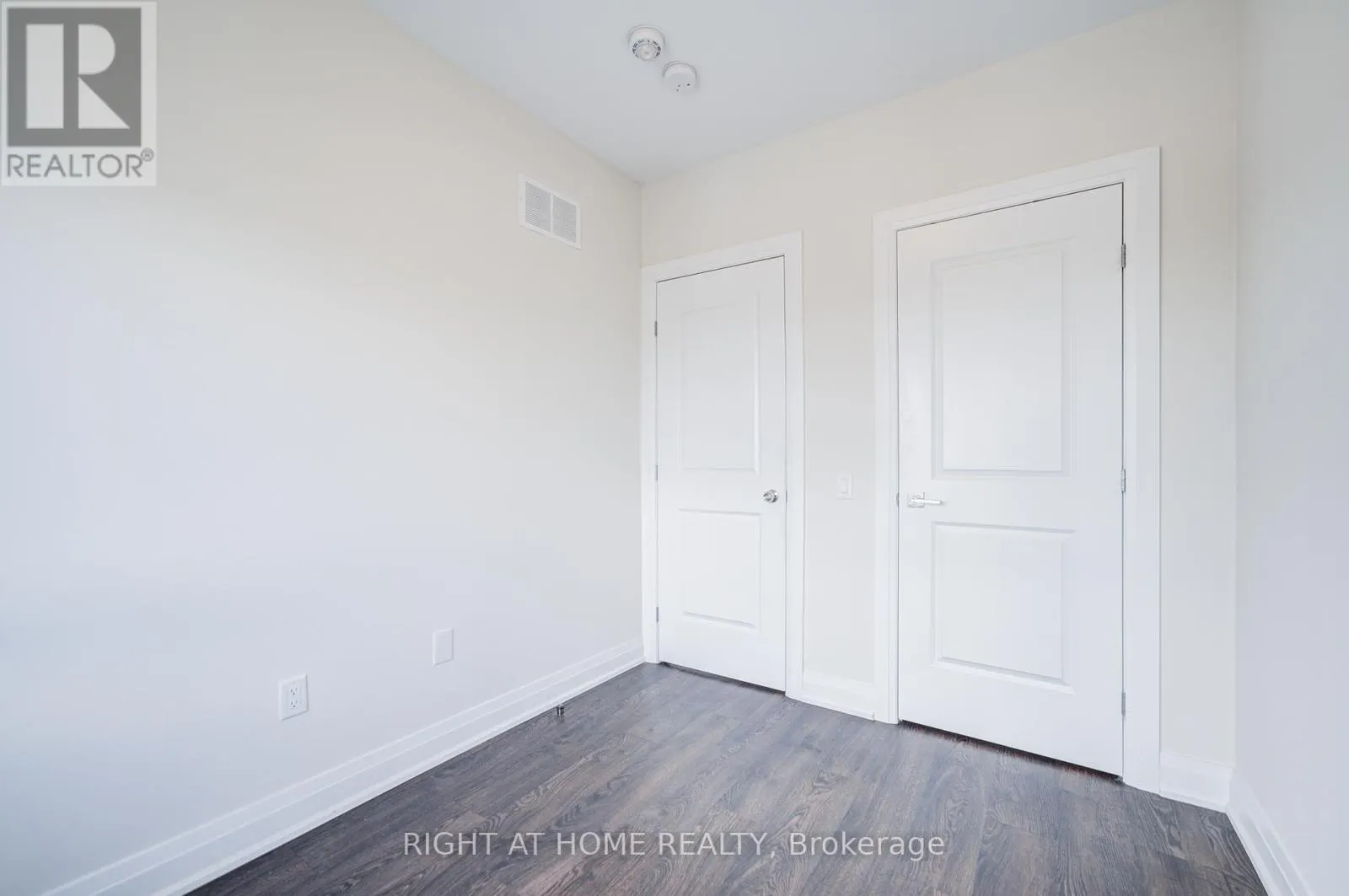UPPER - 33 JOHN STOCKS WAY