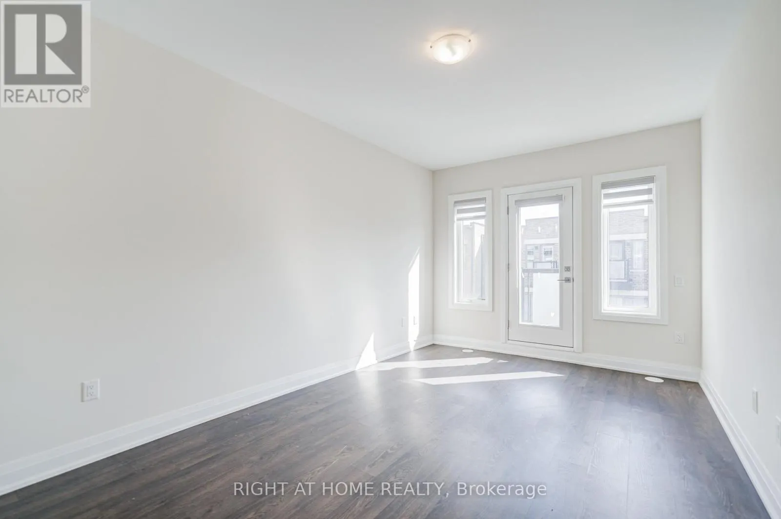 UPPER - 33 JOHN STOCKS WAY