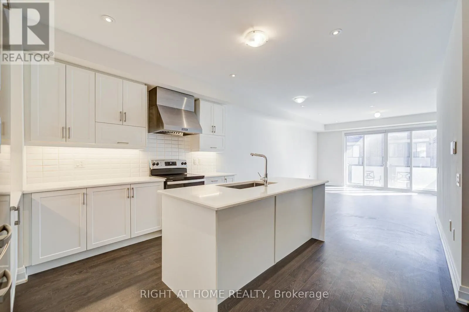 UPPER - 33 JOHN STOCKS WAY