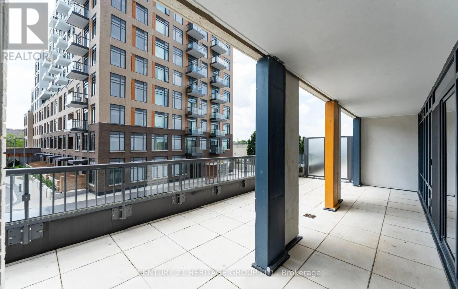 201 - 7950 BATHURST STREET