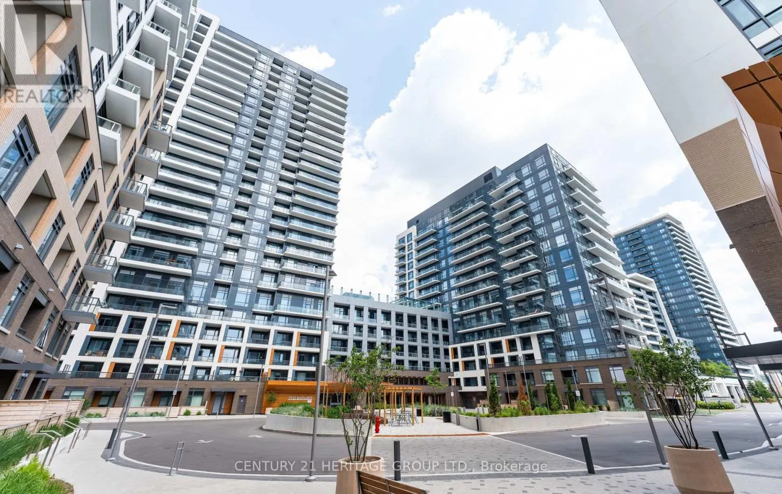 201 - 7950 BATHURST STREET