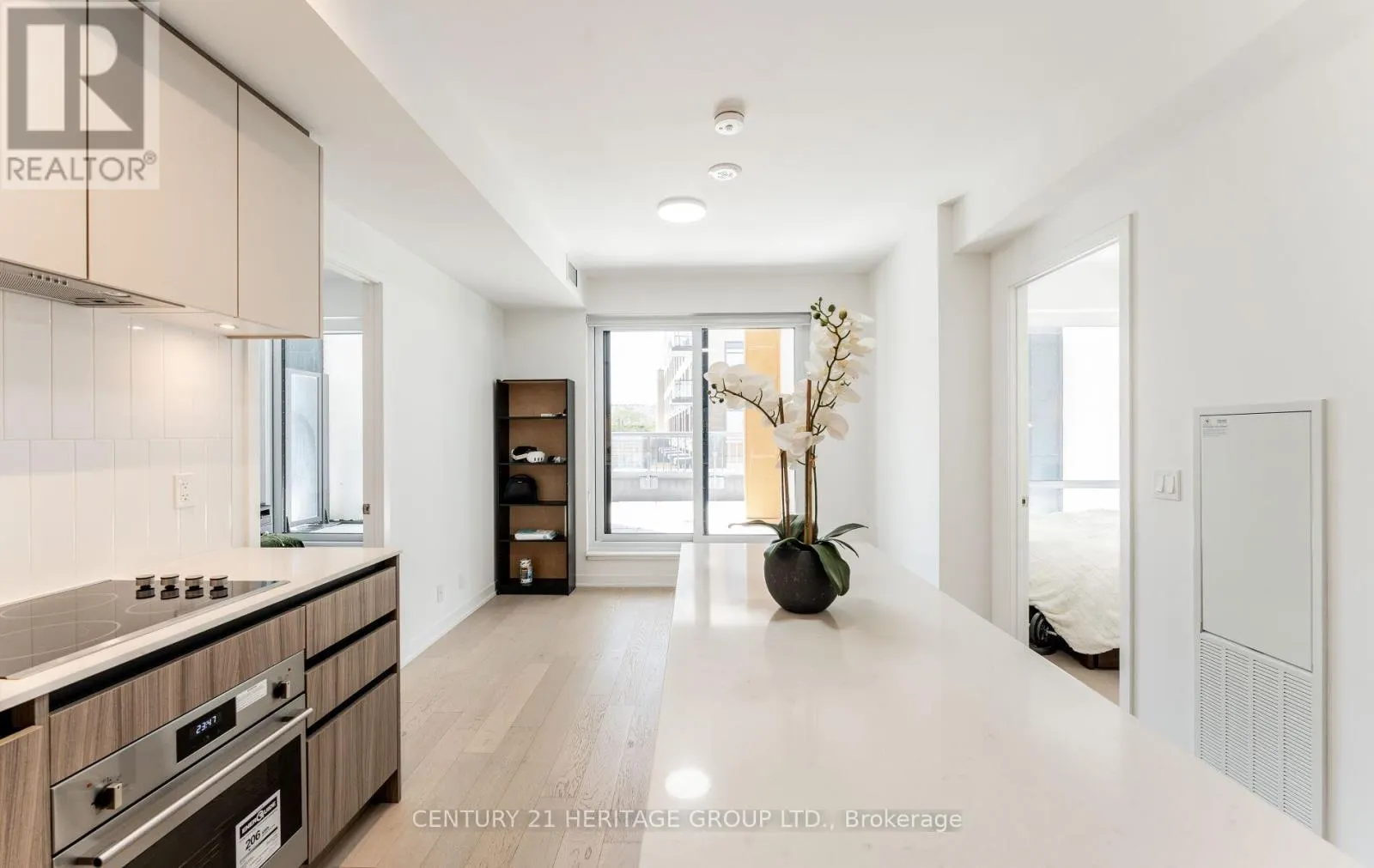 201 - 7950 BATHURST STREET